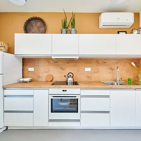 Avantgarden Apartment